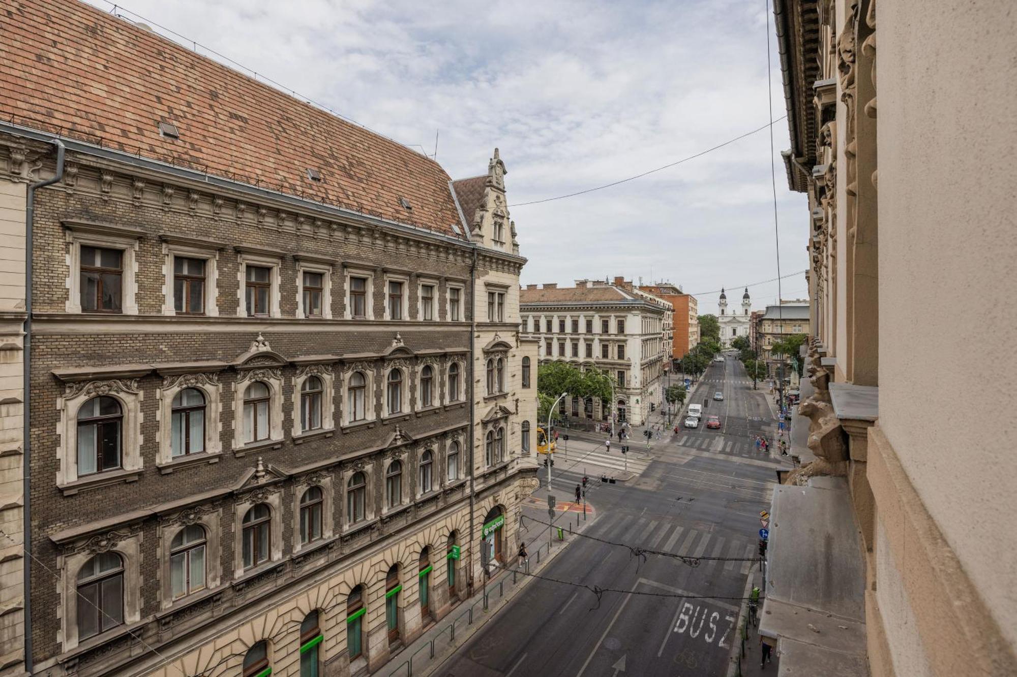 Central Budapest Oasis - Modern Charm, Timeless Comfort Екстер'єр фото