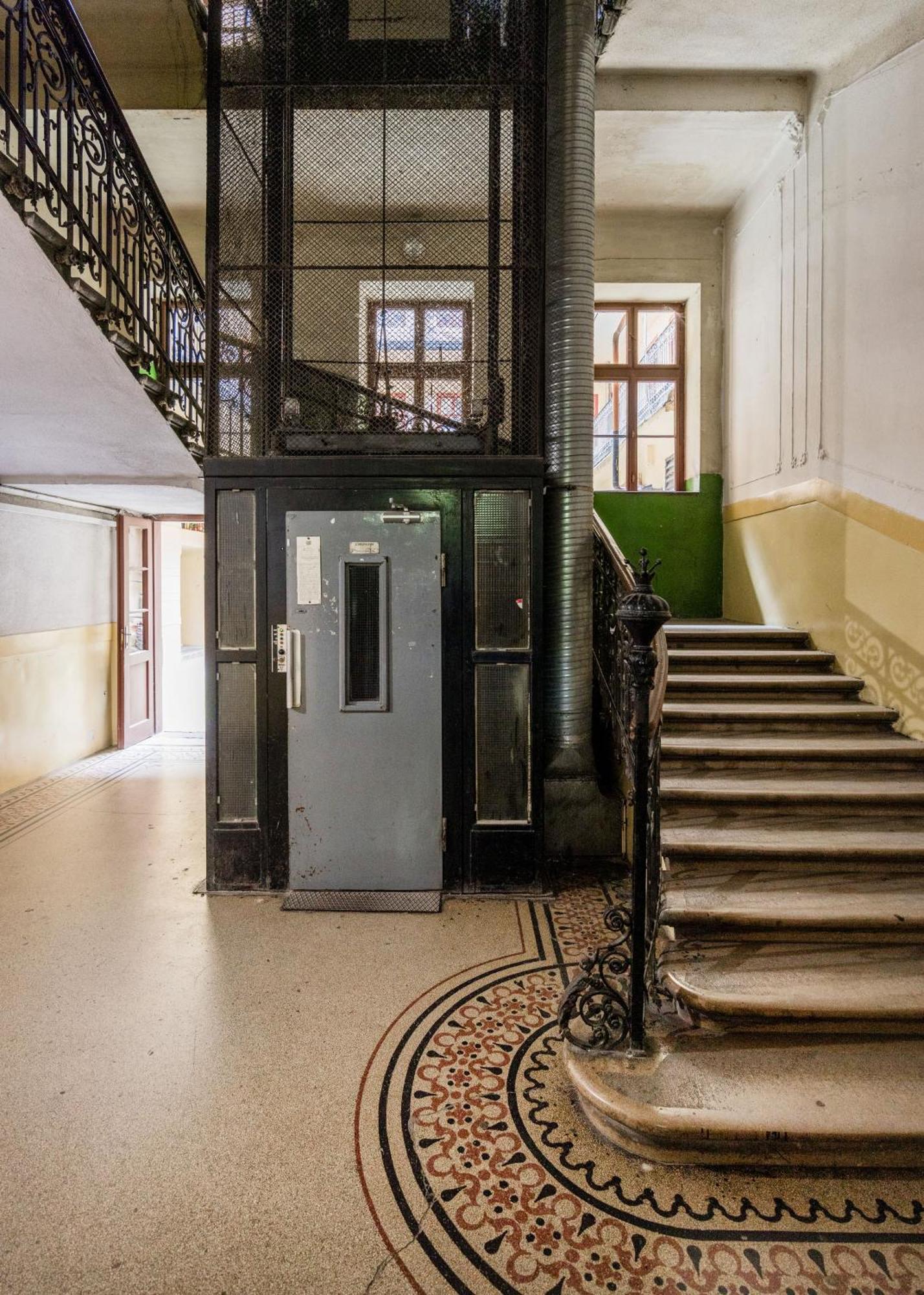 Central Budapest Oasis - Modern Charm, Timeless Comfort Екстер'єр фото